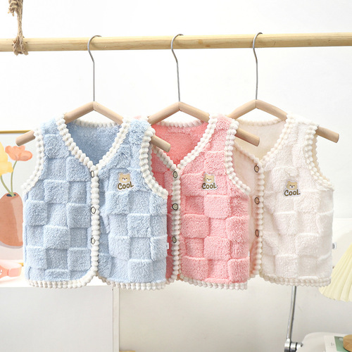 New children's padded vest for boys, warm backless top, soft innerwear for autumn and winter, also suitable for girls as a cardigan-style outer vest.
