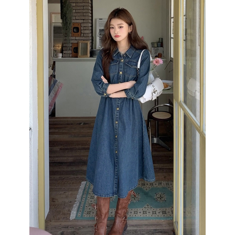 Autumn vintage workwear denim shirt dress with a cinched waist, three-quarter sleeves, mid-length A-line denim skirt, versatile long dress