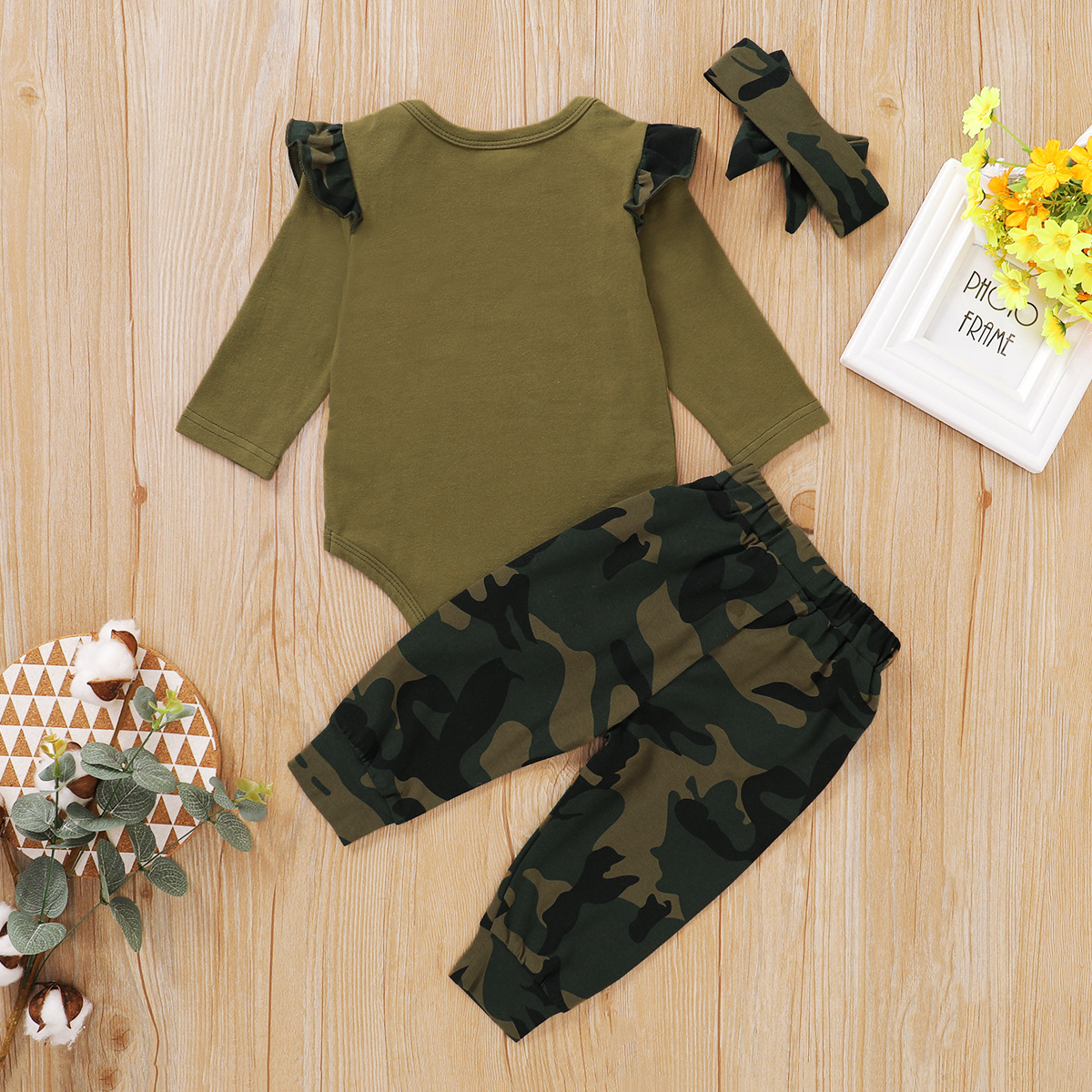 Green Autumn Letter Long-sleeved Romper Camouflage Pants Baby Clothings Three-piece Set display picture 3