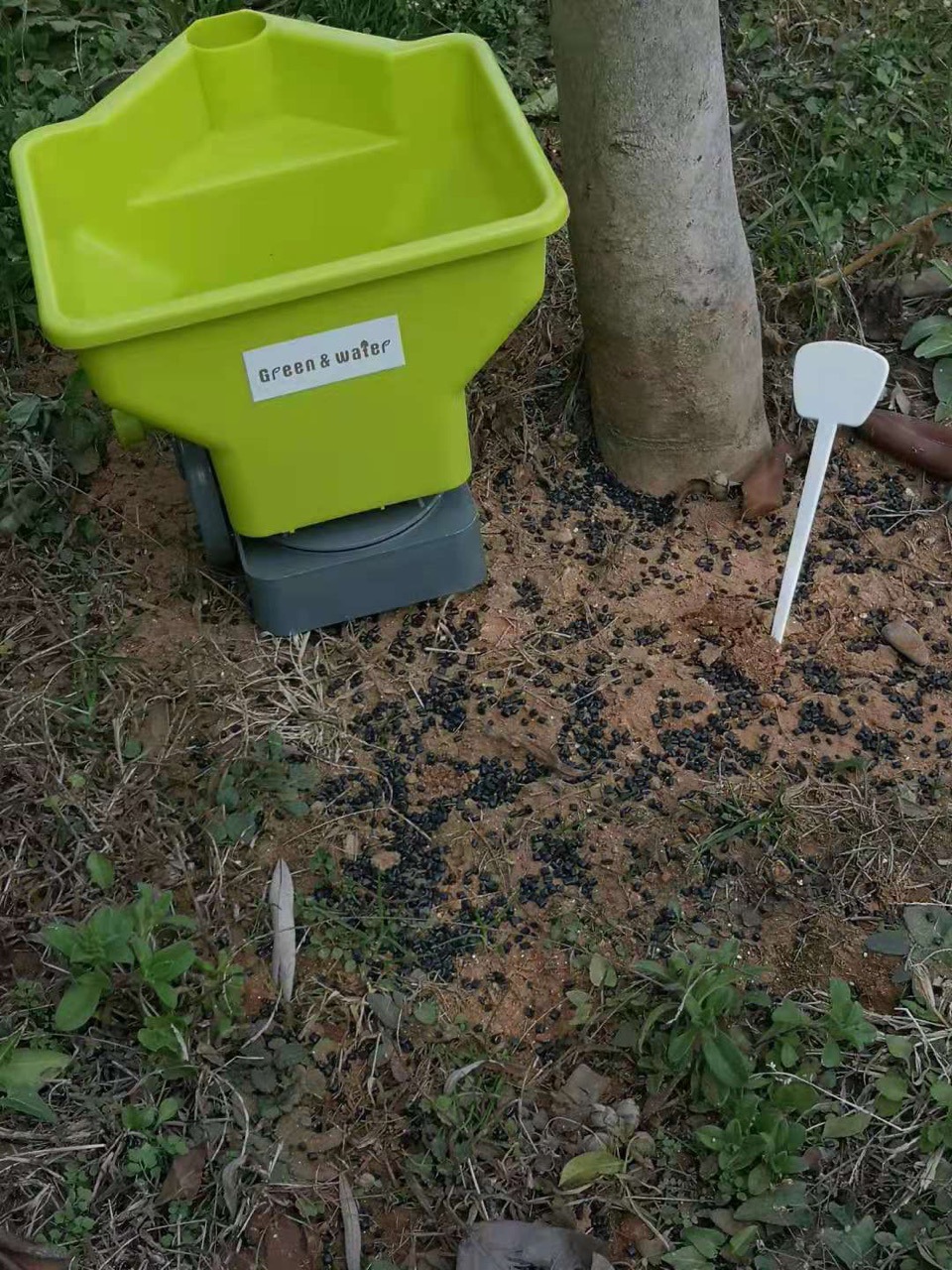 销售园林工具。迷你播种器。3.8l播种器