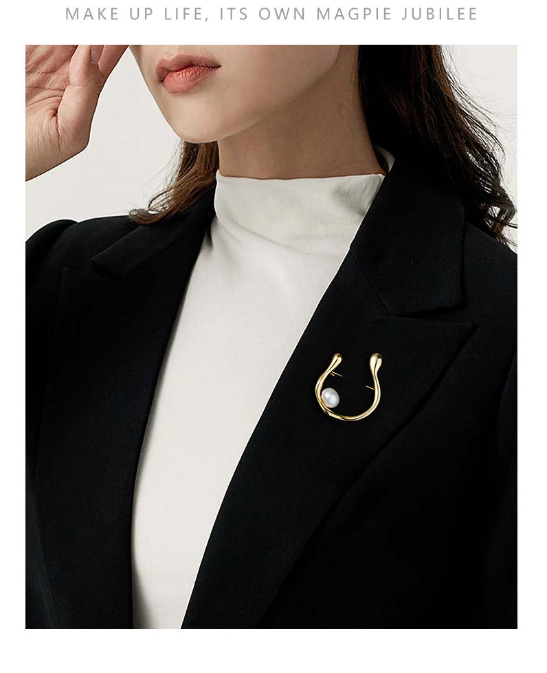 时尚轻奢风几何形胸针小众高级感淡水珍珠胸花新品个性