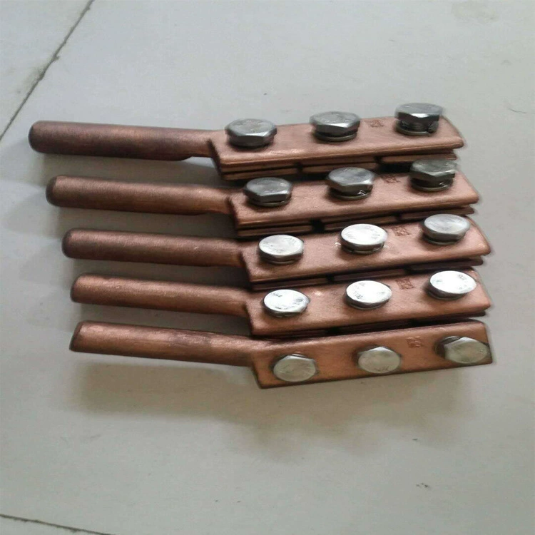 Двухухвальный зажим для крепления контактной сети, оборудование для соединения контактных проводов в железнодорожной контактной сети.