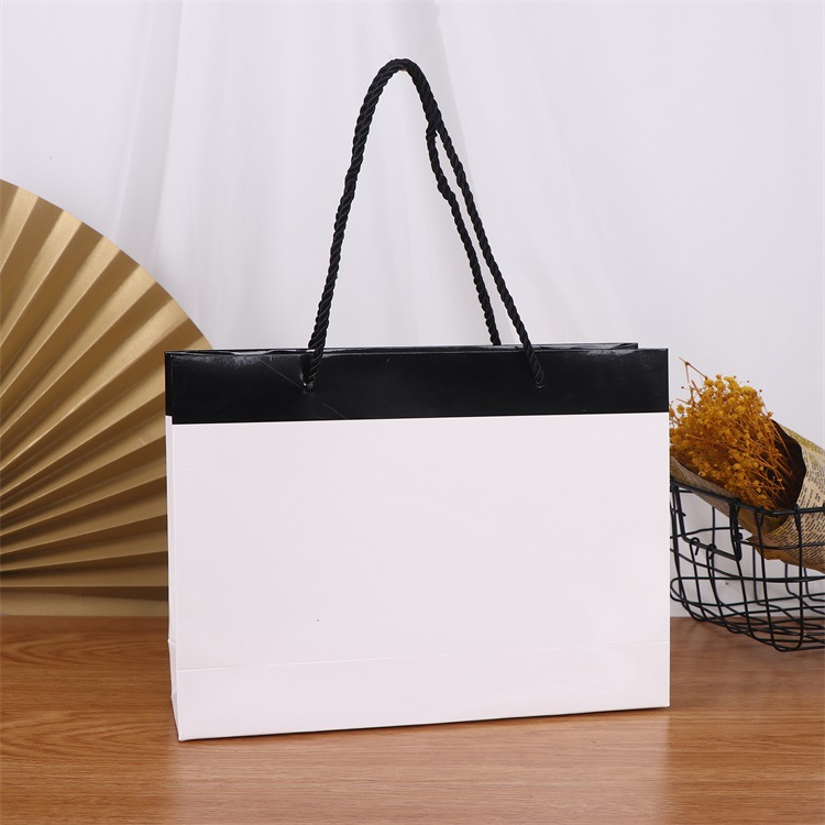 现货批发横款加厚大号黑白服装店女装购物礼品手提纸袋子印刷LOGO