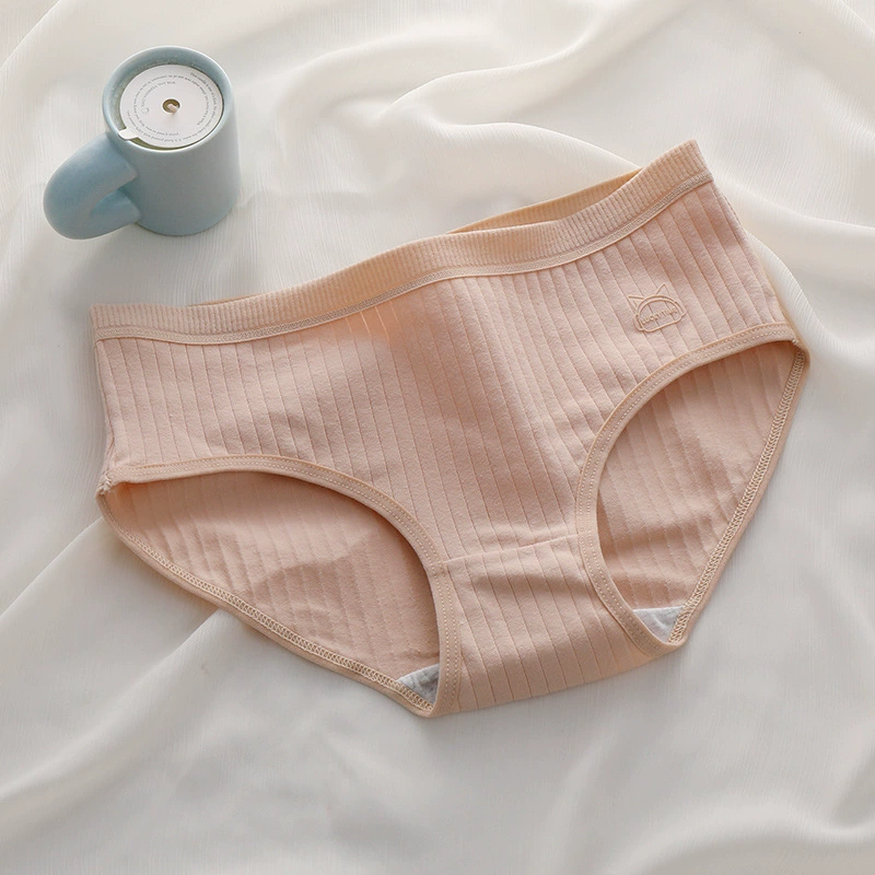 Удобное underwear средней посадки из хлопка в мягких цветах — идеальное повседневное и расслабляющее белье.