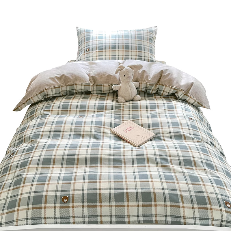 Cama de dormitorio de estudiantes universitarios de algodón de algodón de dibujos animados de tres piezas, ropa de cama, sábana, funda de edredón, juego de seis piezas