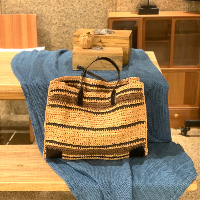 Summer French woven tote bag niche retro large capacity straw bag elegant holiday style portable shoulder bag