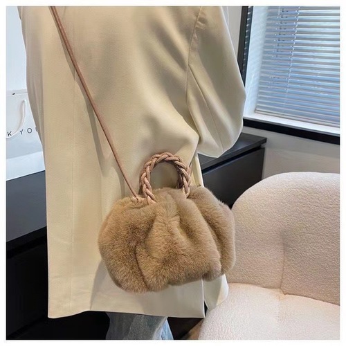 Soft Cloud Fleece Women's Bag, Versatile Style, High-Quality Hand-Pull Rope Shoulder Bag for Autumn/Winter