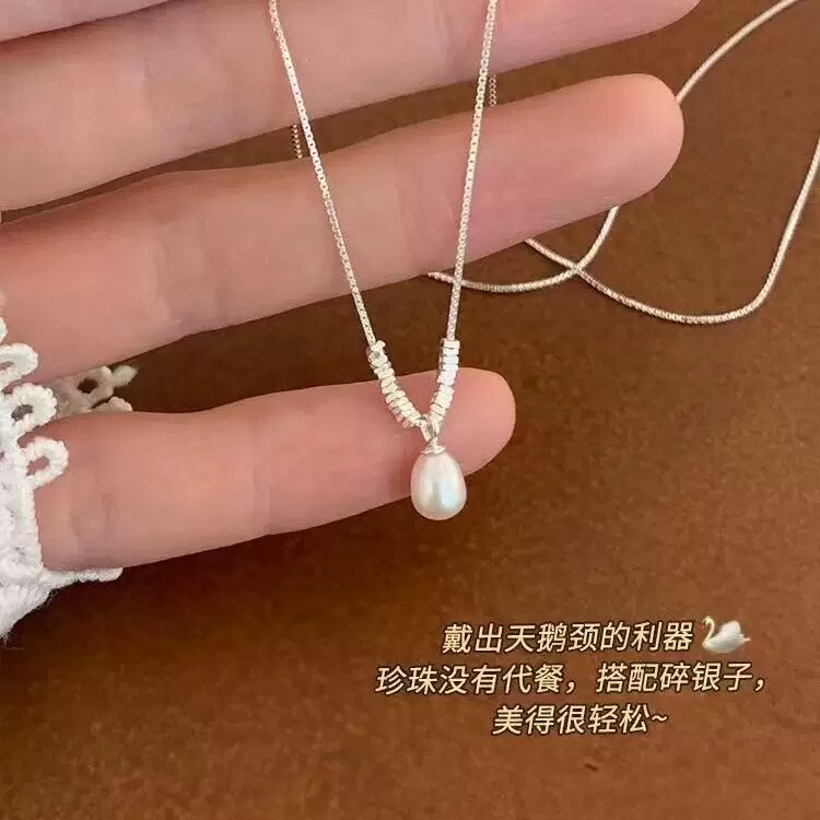 Pearl and Silver Fragment Necklace for Women, Fashionable Light Luxury Niche Design, Elegant and Sophisticated, Delicate and Gentle Clavicle Chain Accessory