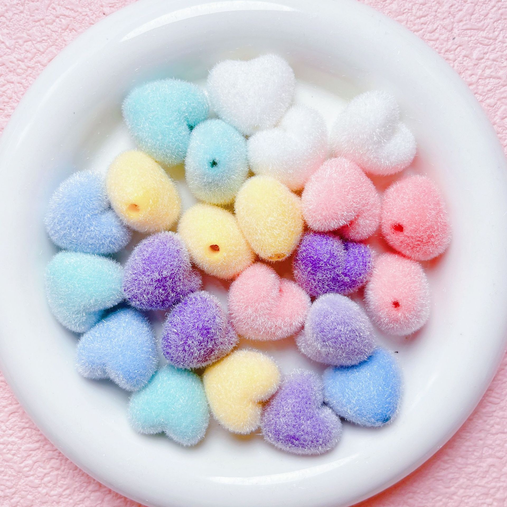 ミルクの叫びの長い毛の植毛の太い愛のまっすぐな穴のアクリルの数珠diy携帯電話のチェーンは材料のアクセサリの部品を掛けます。