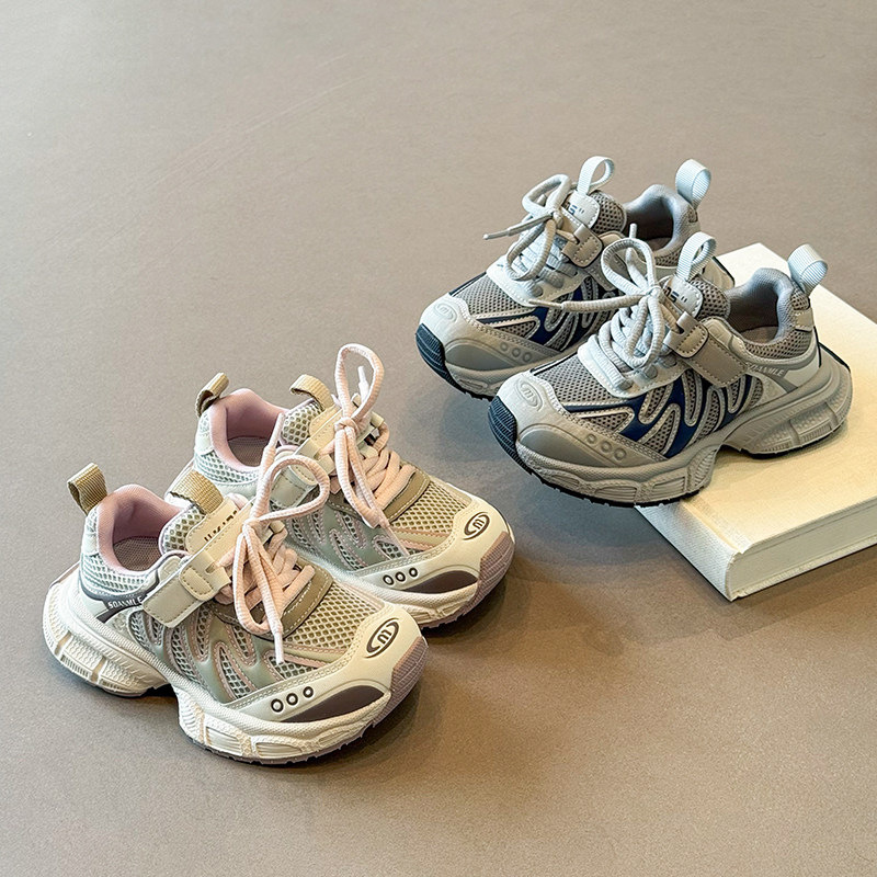 Zapatos casuales transpirables de malla de niñas 2026 verano nuevos zapatos deportivos de moda para niños con velcro de velcro