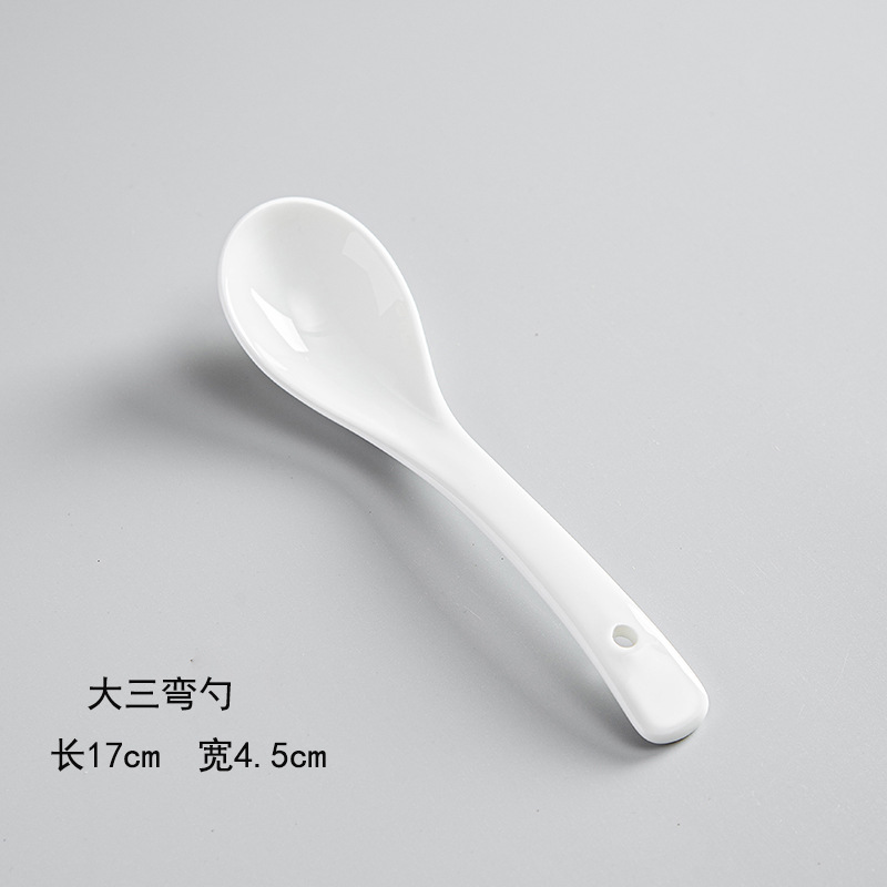 순수한 흰색 큰 세 곡선 숟가락