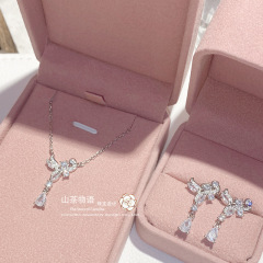Camelliaはもともとロリータの富家の千金の小さい大衆のスーツを設けて18k超仙のきらきらと輝くシミュレーションのピアスをめっきします。