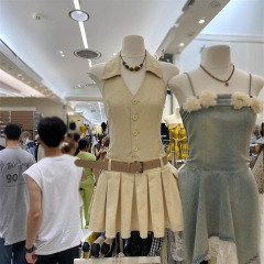 2025 夏のホットガール気質ホルターネックバックレスベルト付きベストドレス小柄な女性のためのカーキホワイト