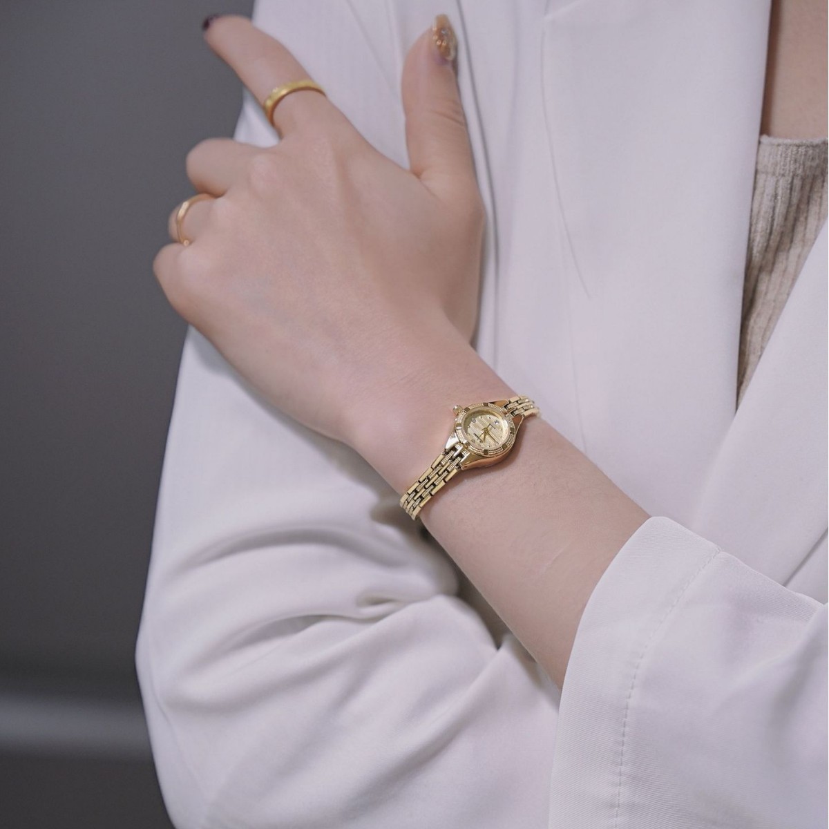 Timena Second-Hand Watch for Women, Niche Ladies, Small and Exquisite Retro Bracelet Women's Watch, 90-Year-Old Retro Small Gold Watch