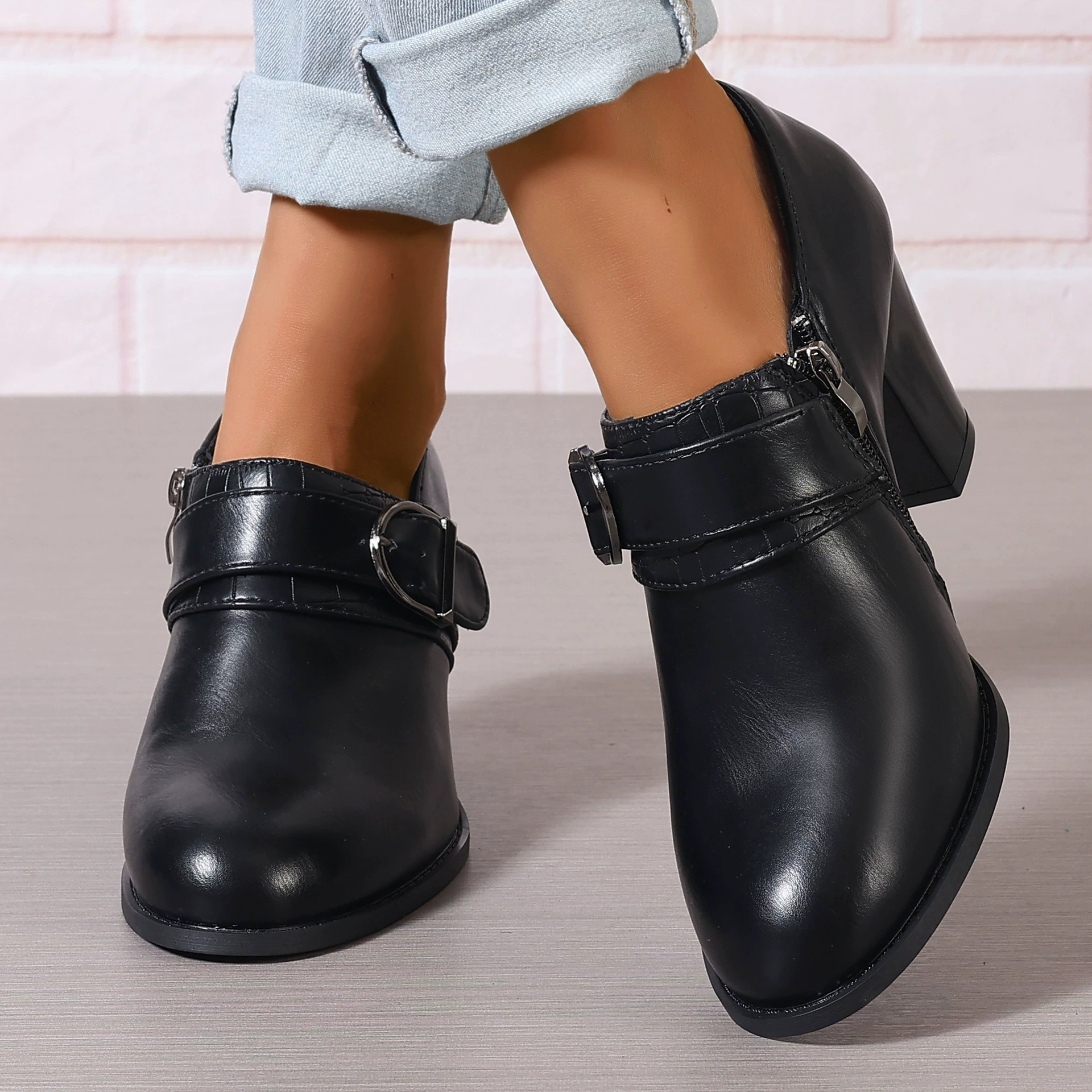 Гигантский спот 2024 Осень Внешняя торговля Большой размер 36-43 ярдов Женская обувь Amazon Осень Зима Женская кожаная обувь Женский модный список