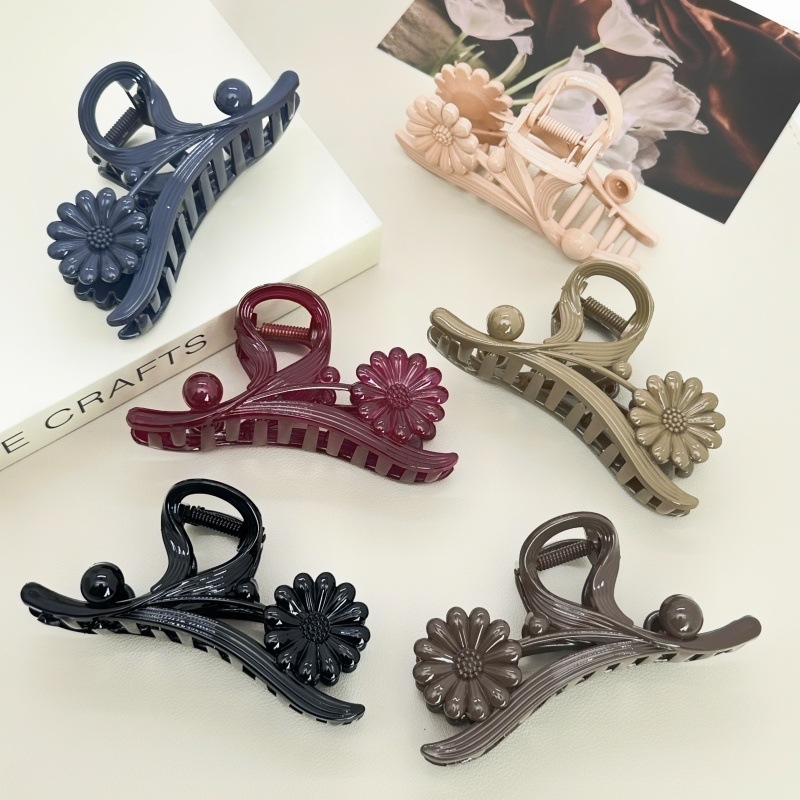 Pearl twist hair clip with plastic embellishment women's Korean side clip Korean style individually packaged pastoral two-yuan store accessories