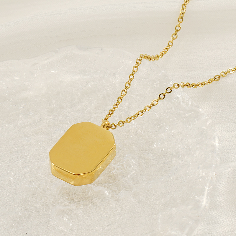 Europa y los Estados Unidos red viento cuadrado de acero inoxidable collar de zircon mujer moda versátil colgante clavícula al por mayor de alta calidad