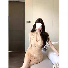 名媛御姐风挂脖V领紧身包臀短裙时尚气质性感连衣裙2026年夏季