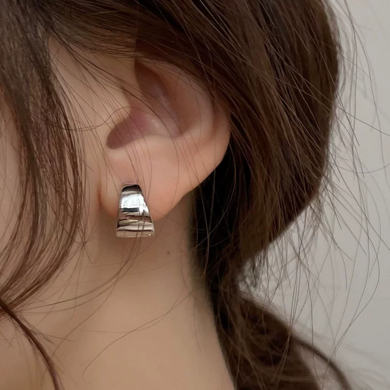 Small design universal earrings, high-quality style, simple and elegant design