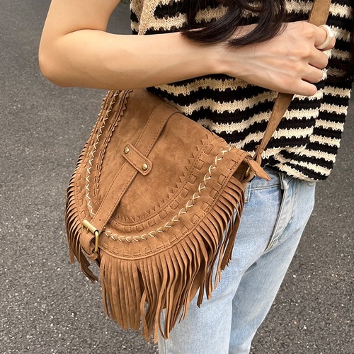 2024 Western and European Retro Fringe Bag with imitation crocodile leather saddle bag, fashionable and trendy, unisex crossbody shoulder bag