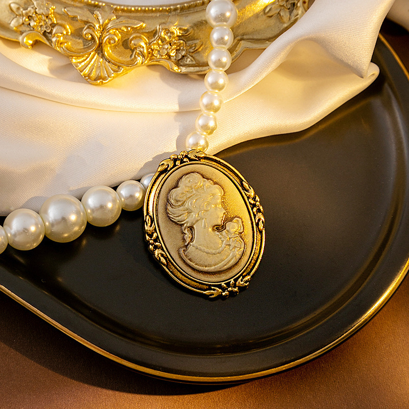 Broche camafeo vintage para mujer estilo medieval retrato_voghion.com