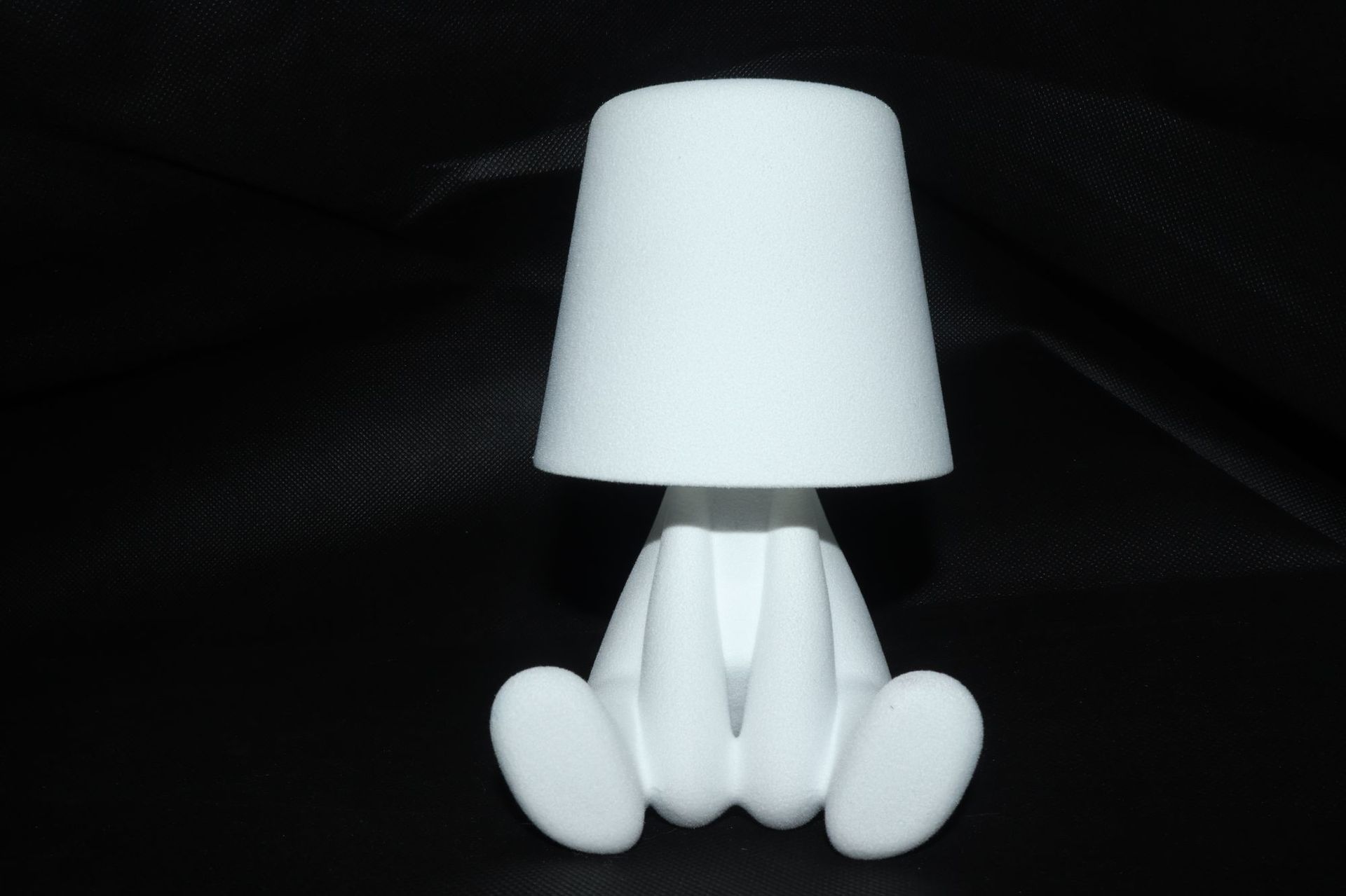 Cabecera de la cama con lámpara de consola de toque, tela de color, pequeño hombre de oro decoración dorada, estatuas de pensador, mesa LED image 35