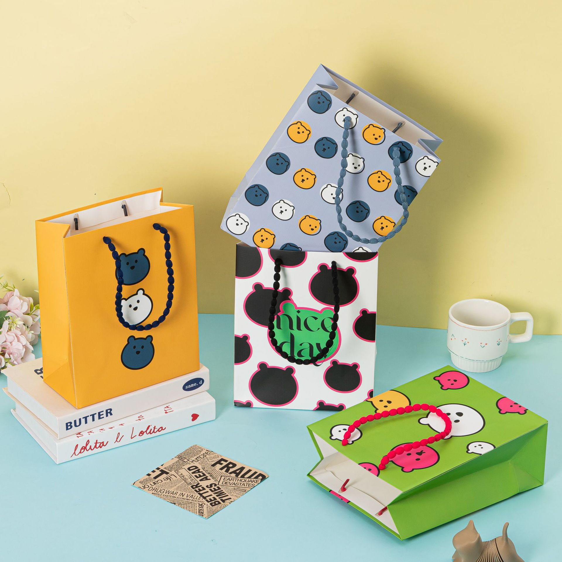 Nuevas bolsas de regalo exquisitas con diseño de animales de dibujos animados en relieve con cuerda de burbujas, directamente del fabricante, para el Día de la Mujer y San Valentín.