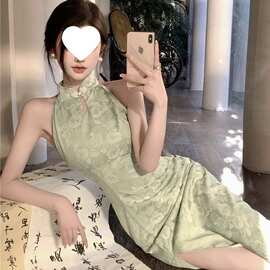 新中式国风清冷感绿色改良旗袍性感风情万种绝美挂脖连衣裙女夏季