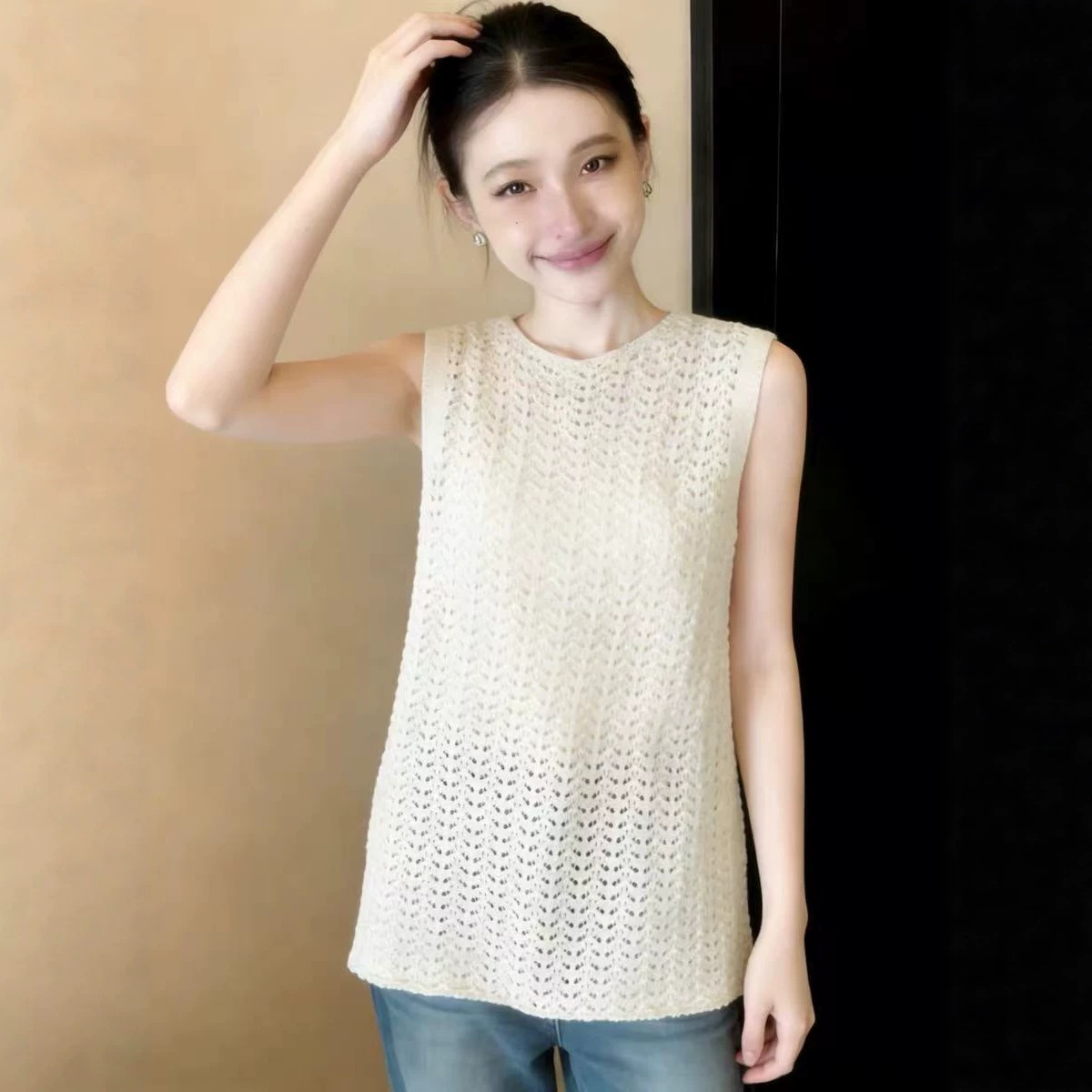 Áo thun nữ cổ tròn chạm rỗng không tay dáng rộng phong cách Hàn Quốc — màu trắng chi tiết 4