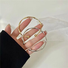 日本と韓国のニッチデザイン、クールなスタイル、シンプルで多用途なブレスレット、女性用インターネットセレブの波模様のプレーンサークルオープンブレスレット