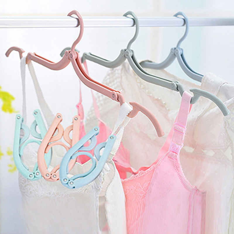 Portable travel hanger wholesale plastic stall children's folding hanger clothing store 2 yuan shop home daily necessities
