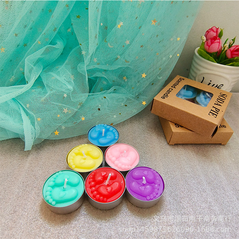 Fábrica en stock suministro redondo pequeña vela color aromaterapia pequeños pies vela atmósfera cumpleaños que deseen vela