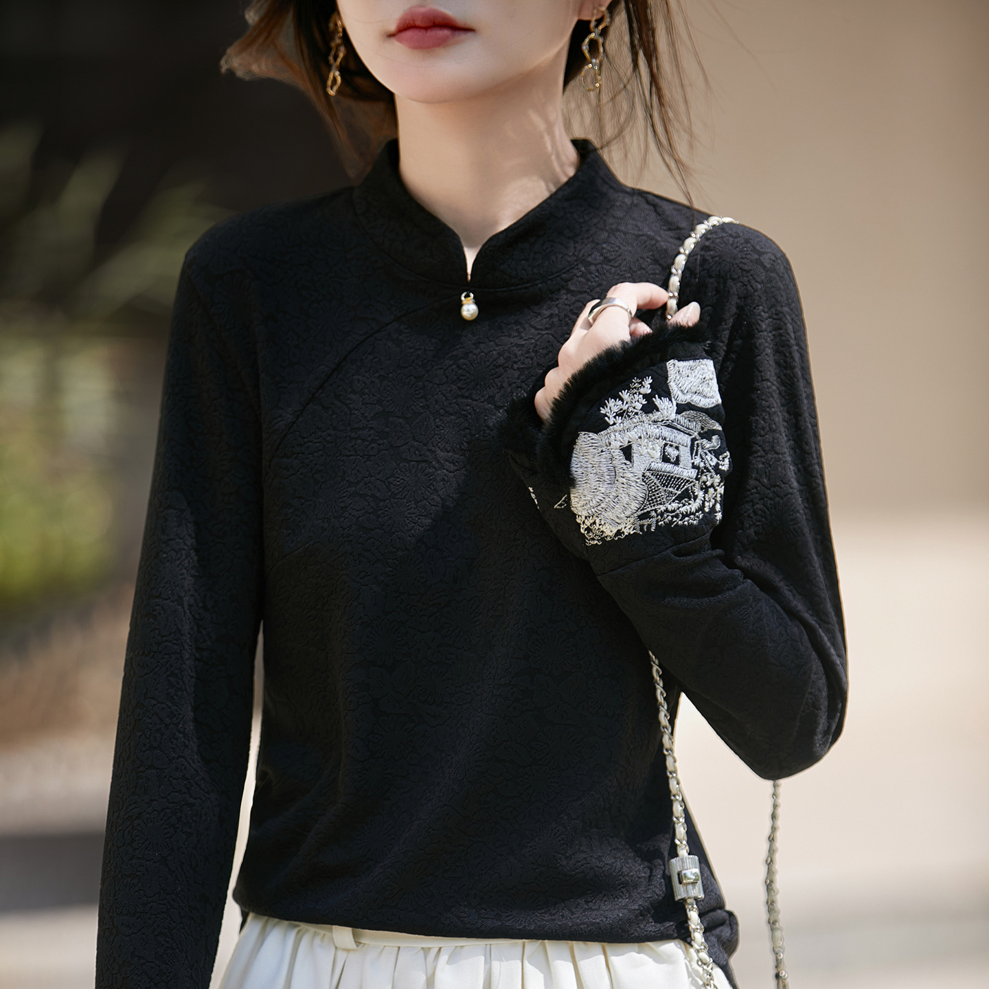 针织提花缎国风珍珠扣袖子刺绣针织打底衫上衣女秋冬新款立领内搭