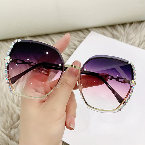 New frameless, beveled-edge diamond-studded sunglasses—Korean-style, fashion-forward, oversized sunglasses with ocean-lens design—wholesale online celebrity glasses.