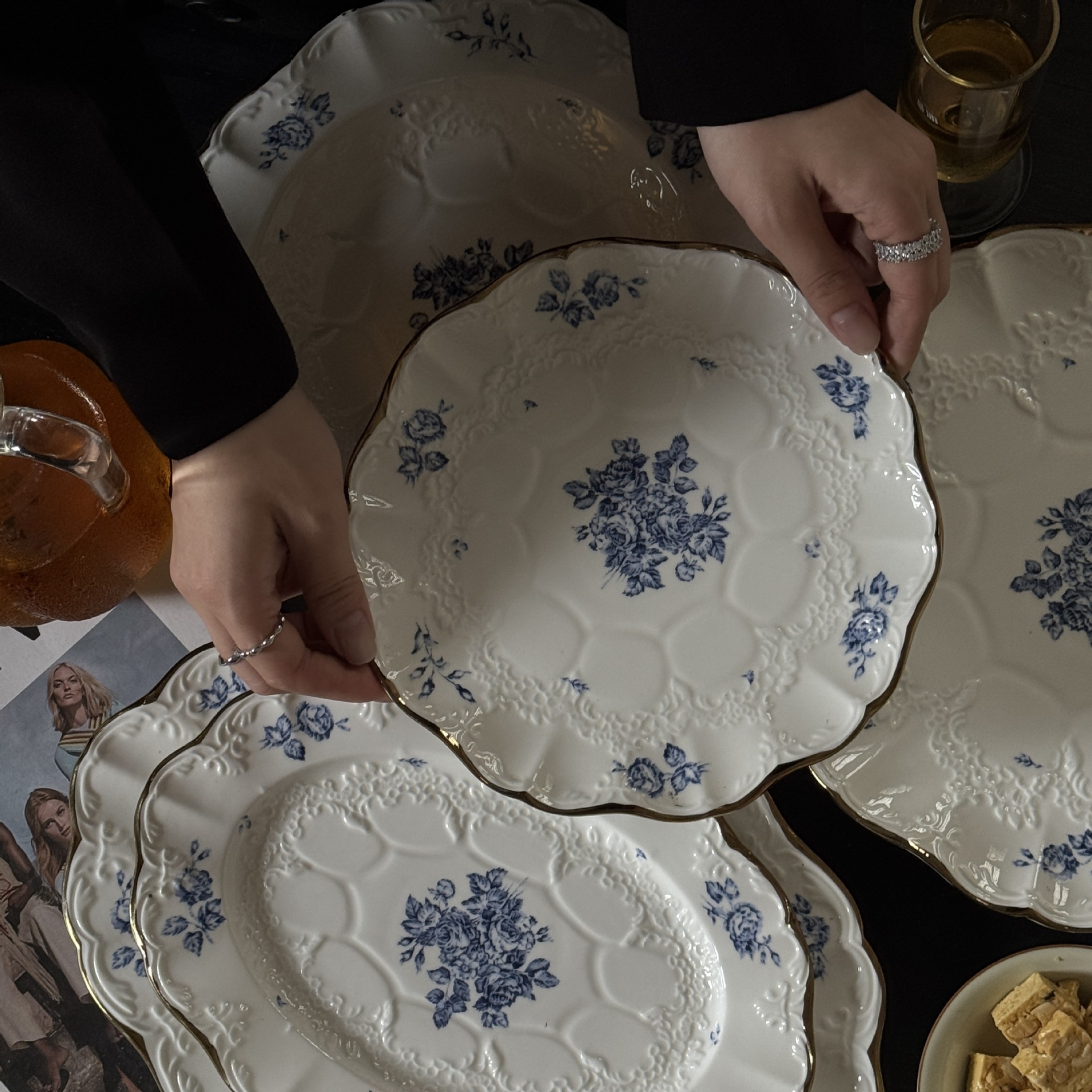 新品法式复古浪漫蓝色花卉浮雕盘子汤盘家用陶瓷汤碗 家用批发