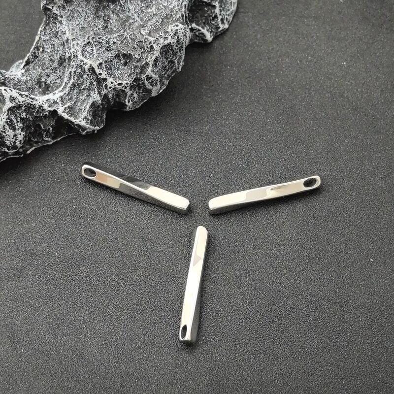 不锈钢扭扭棍吊坠螺旋长条莫比乌斯吊坠 项链保色diy饰品配件现货|undefined