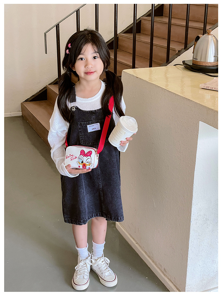 The 2025 new children's mobile phone bag is a trendy, fashionable, fresh, sweet, cartoonish, creative and simple single-shoulder crossbody bag for women undefined