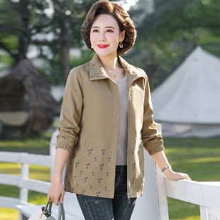 Mom spring new coat short fashion Western style windbreaker middle-aged and elderly women Spring and Autumn thin jacket casual top