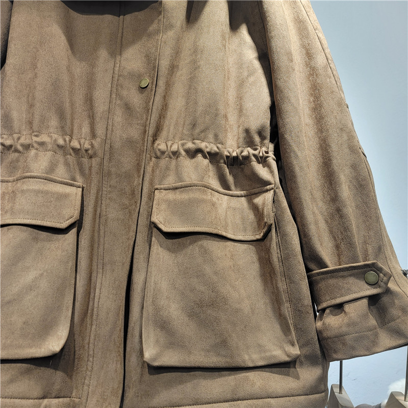 Productos europeos de algodón de cintura gruesa para mujeres 2025 invierno nuevo tipo largo y largo suelto de piel de ciervo gruesa para superar la chaqueta