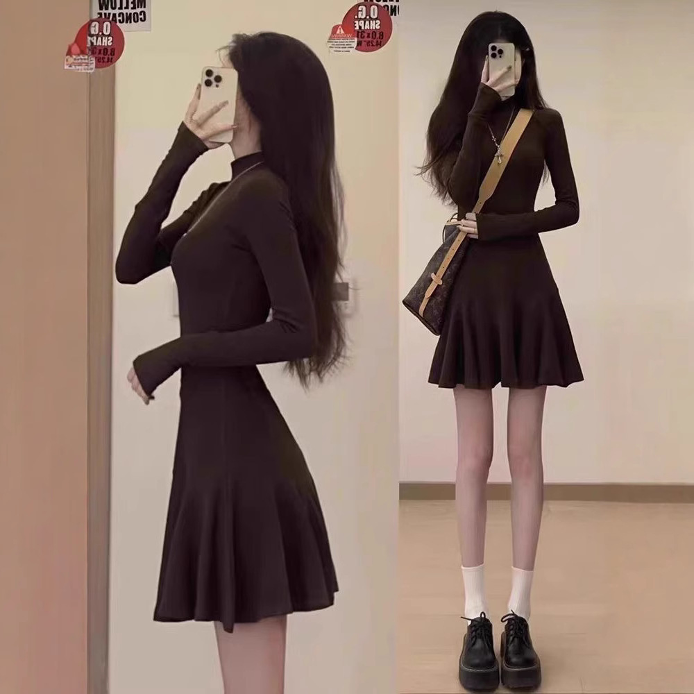 咖色休闲运动连衣裙女春秋新款半高领气质收腰长袖短款打底A字裙