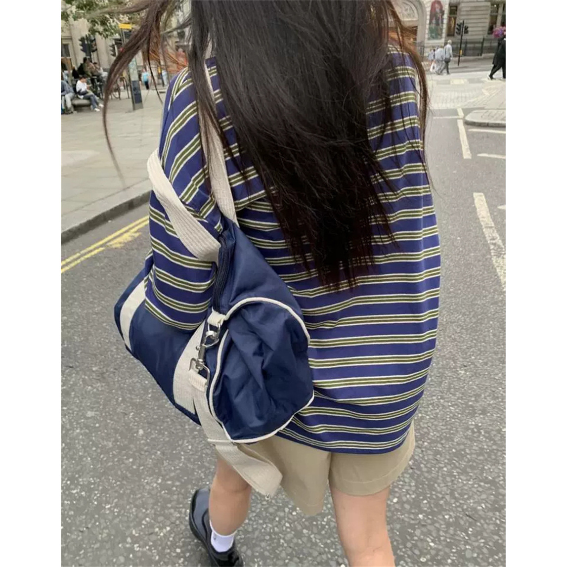 今秋の2025年新作韓国東大門カジュアル年齢軽減コントラストストライプルーズ長袖Tシャツ