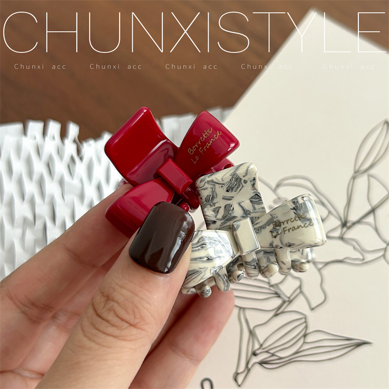 小さい蝶結び ~ 4cmの小さいサイズの前髪はシンプルです。