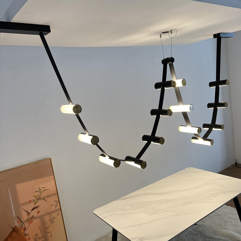 Lámpara transfronteriza Lámpara de tira italiana minimalista postmoderna diseñador nórdico sala de estar bar comedor arte lámpara de cinturón