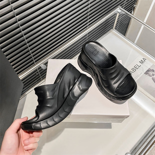 2025 new summer thick-soled slippers for women to wear outside, platform heightening black slip-ons, ultra-high heel wedge sandals