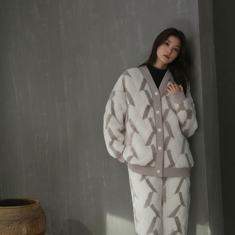 Autumn and winter pajamas ladies warm lock temperature three layer cotton coral fleece talent explosions warm flannel Hunan province clothing Autumn and winter pajamas ladies warm lock temperature three layer cotton coral fleece talent explosions warm flannel Hunan province clothing