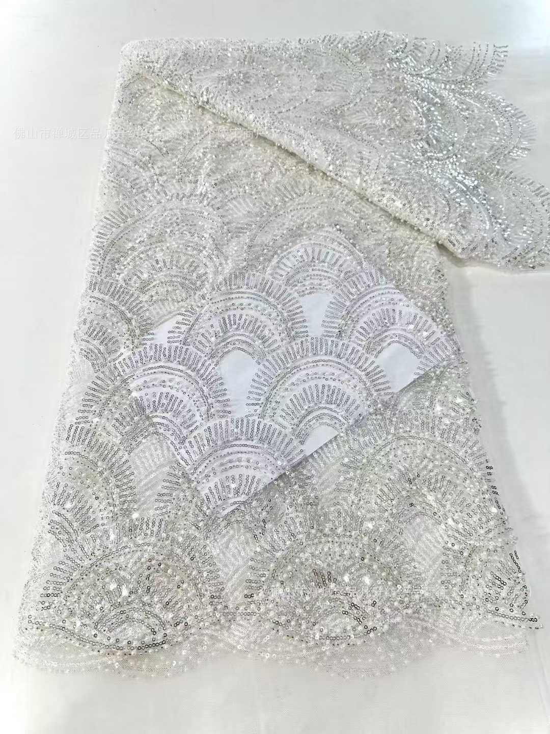 Tejido de sequillas de perlas Mejor calidad Cuentas sequillas Lace Tejido de vestido de boda de alta definición