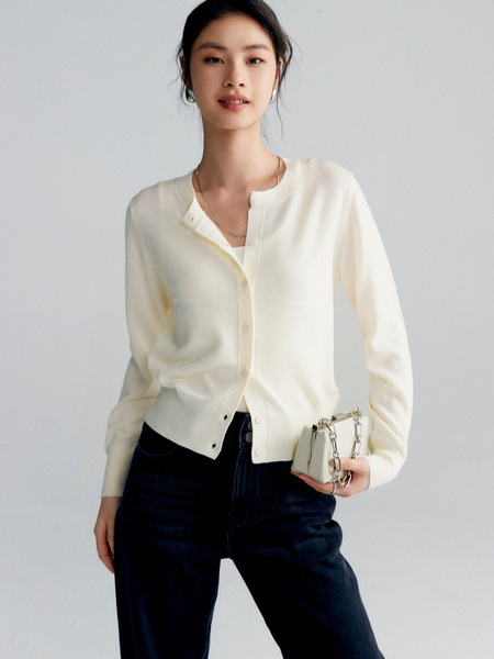 Woolen cardigan with a round collar