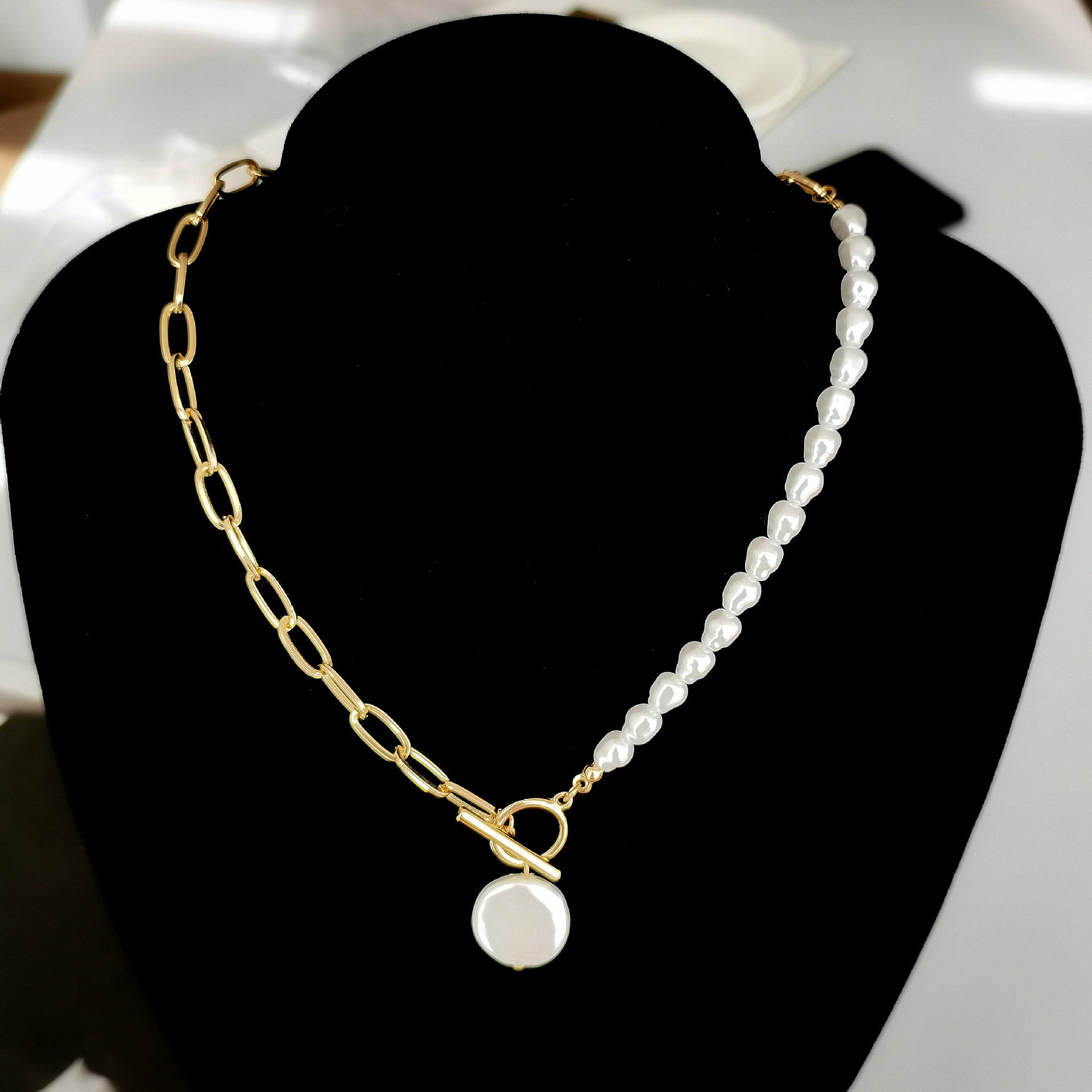 Wholesale Jewelry Simple Style Round Artificial Pearl Iron Plating Pendant Necklace display picture 1