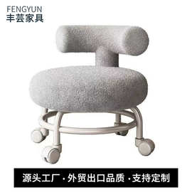 厂家批发家用带娃滑轮矮凳多用换鞋凳靠背羊羔毛移动轮矮凳