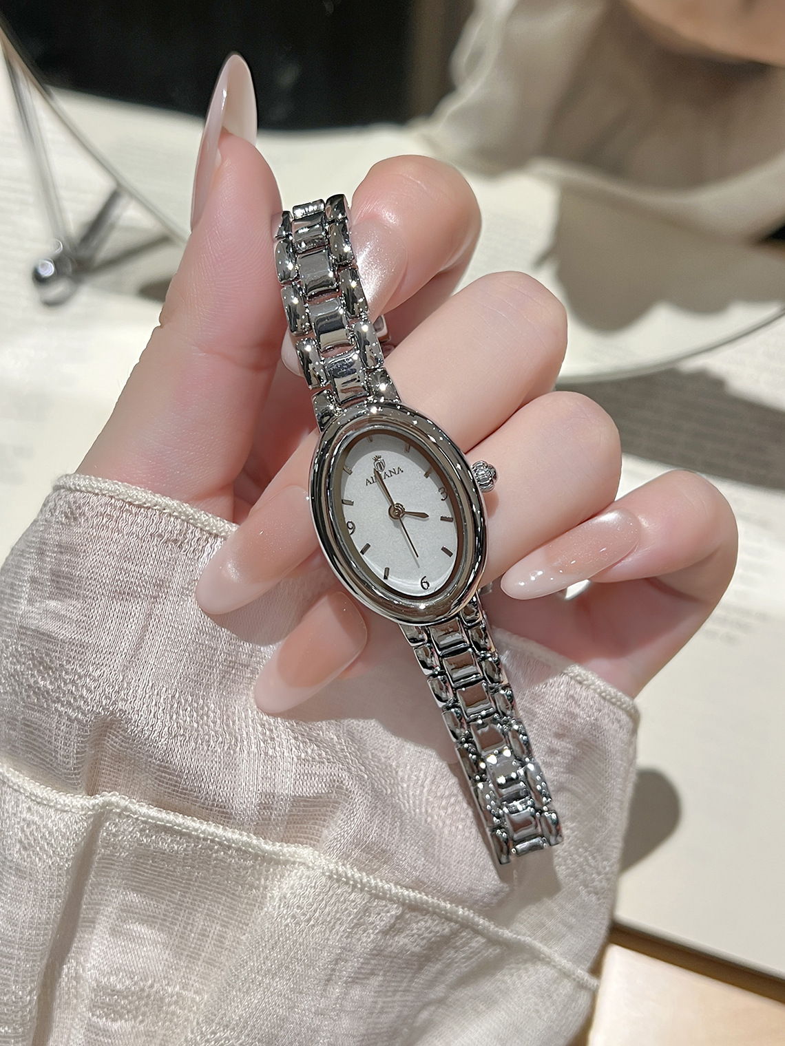 AIMANA New Pigeon Egg Dial Women's Watch Premium Elegant Luxury Temperament Wristwatch Exquisite Baguette Watch Wholesale